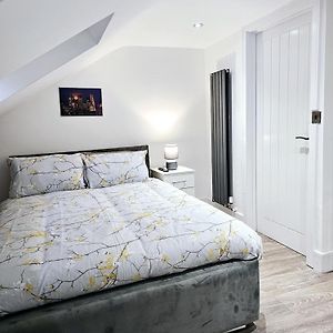 Standard Zimmer mit Kingsize-Bett
